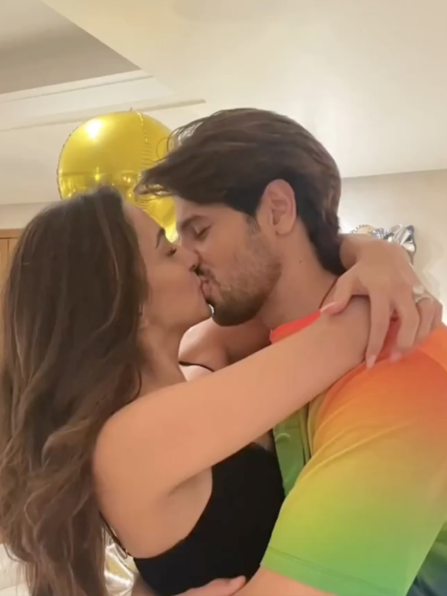 Sidharth Malhotra’s Birthday: Kiara’s Sweet Kiss & Midnight Revelry!